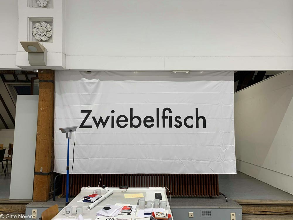 zwiebelfisch curtain